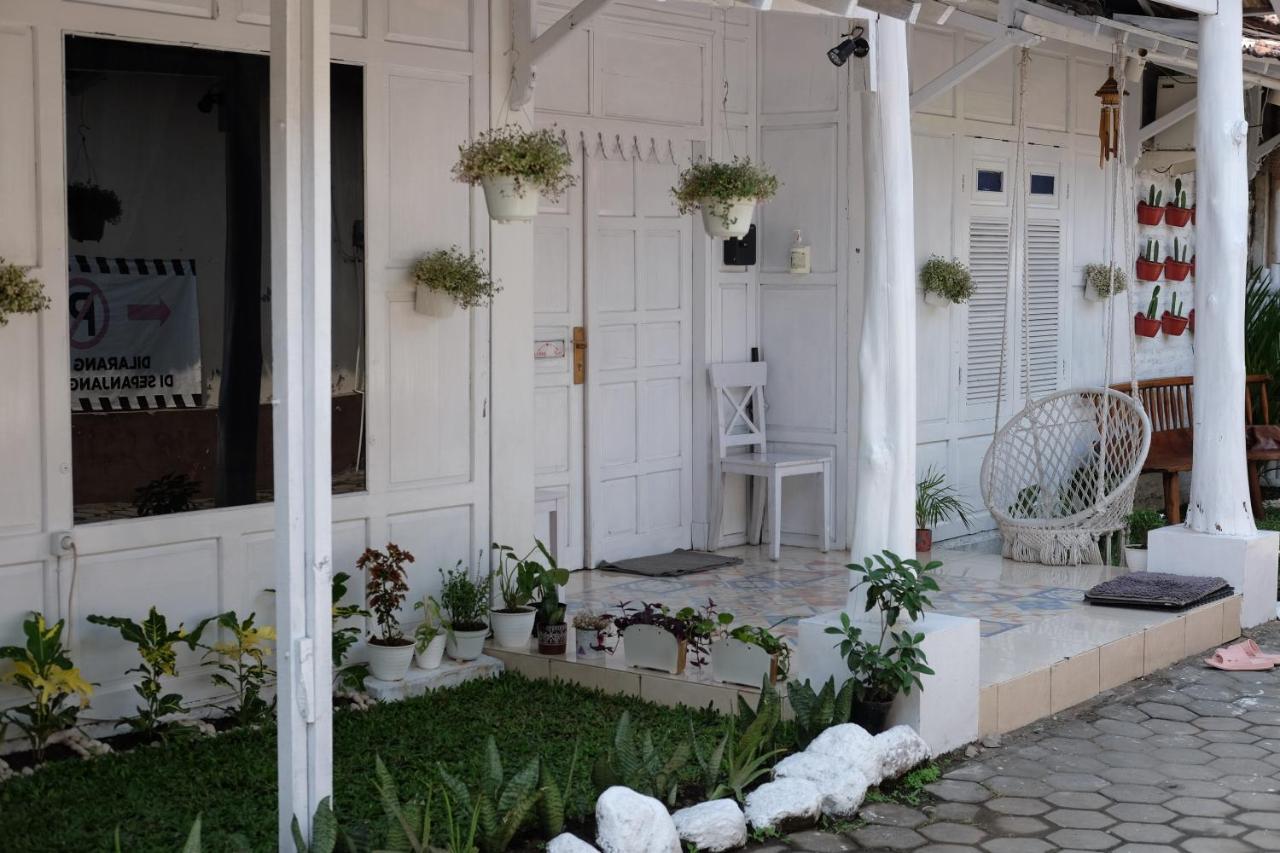 Roemah Renjana Yogyakarta Hotel Ngoại thất bức ảnh